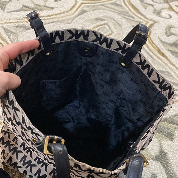 ๐ Michael kors EUC jet set xl gray black tote bag ๐ - Picture 10 of 13